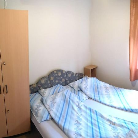 Babarczi Ueduelohaz Apartment Kiskunmajsa Exterior foto