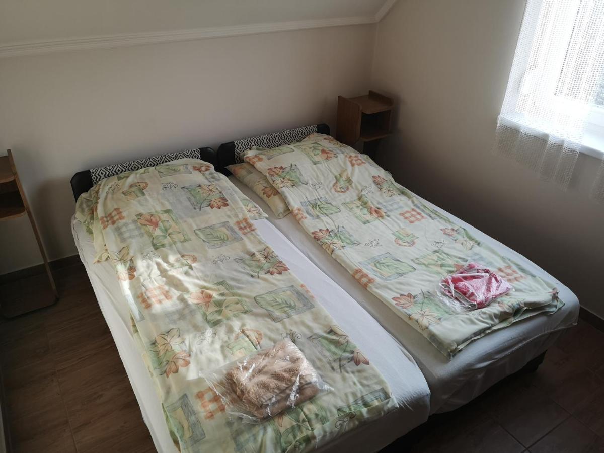 Babarczi Ueduelohaz Apartment Kiskunmajsa Exterior foto