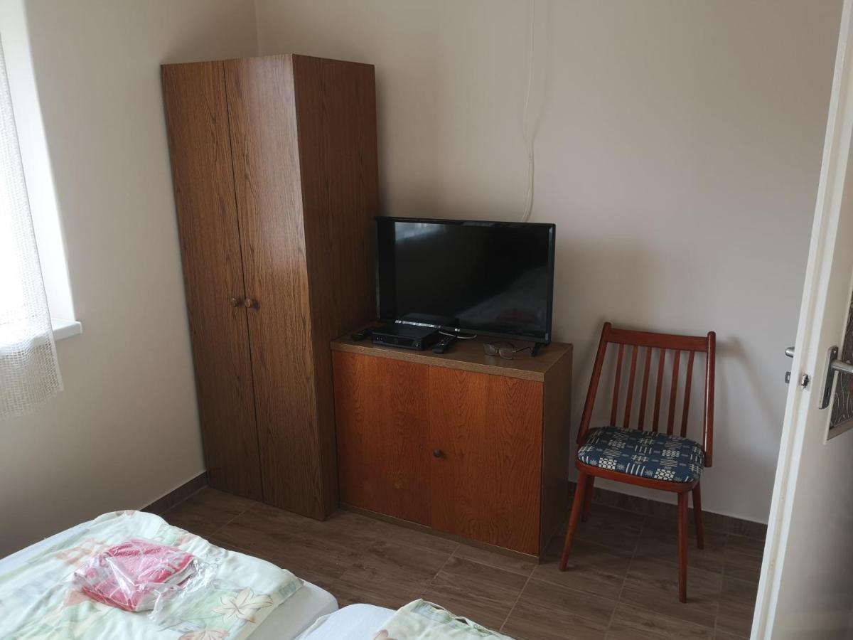 Babarczi Ueduelohaz Apartment Kiskunmajsa Exterior foto