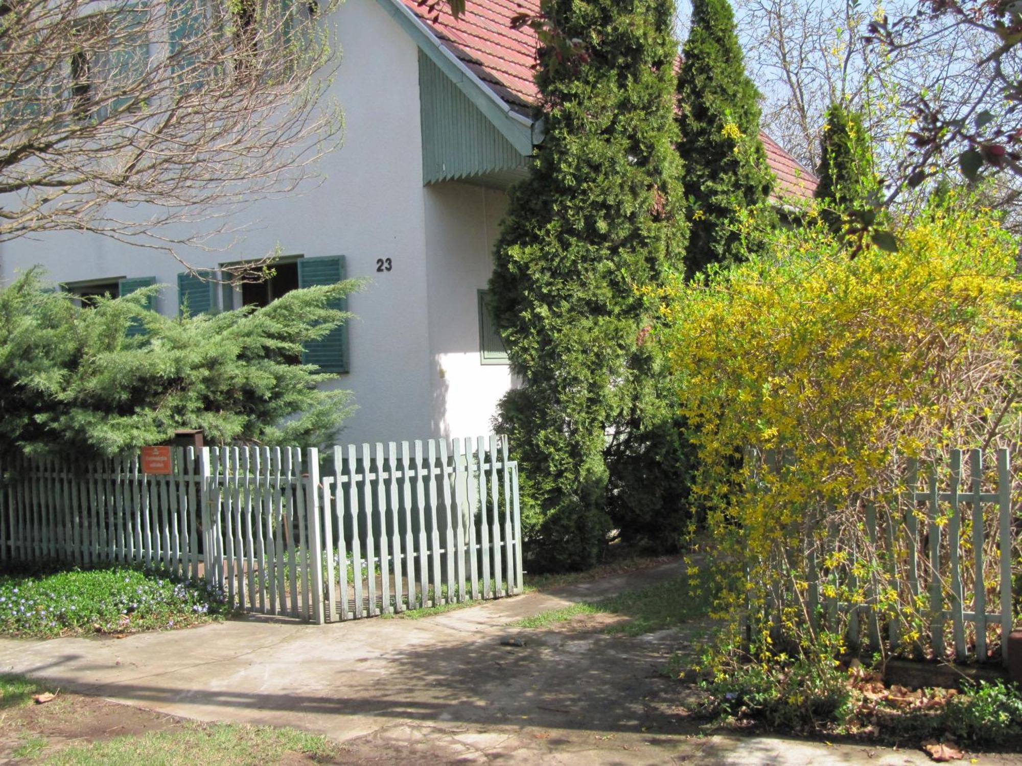 Babarczi Ueduelohaz Apartment Kiskunmajsa Exterior foto